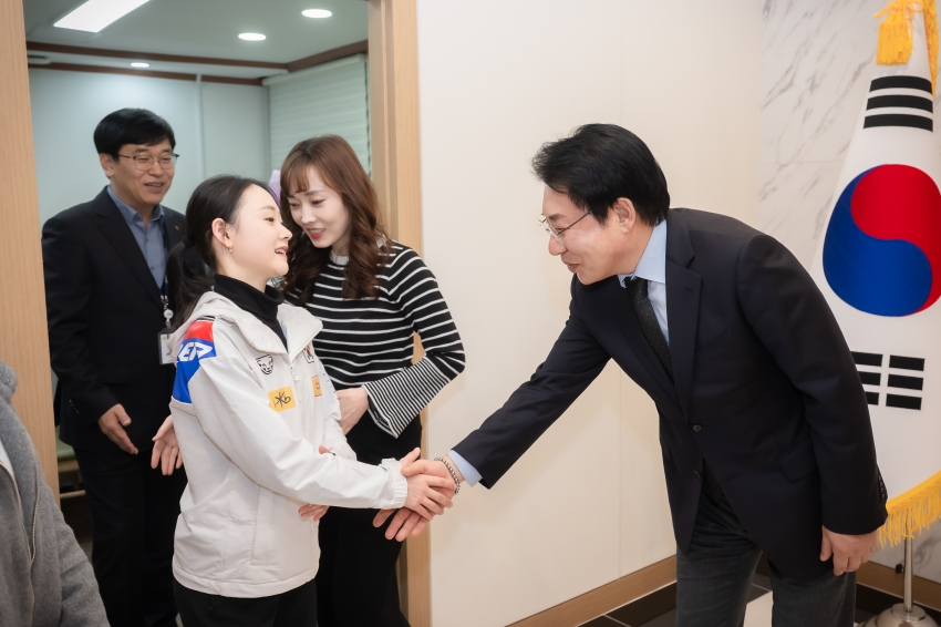 2025 하얼빈 동계 아시안게임 금메달 리스트 김채연 선수 격려 _0