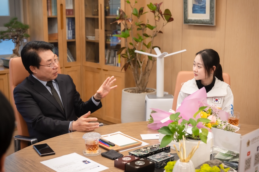2025 하얼빈 동계 아시안게임 금메달 리스트 김채연 선수 격려 _9