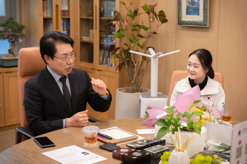 2025 하얼빈 동계 아시안게임 금메달 리스트 김채연 선수 격려 _13