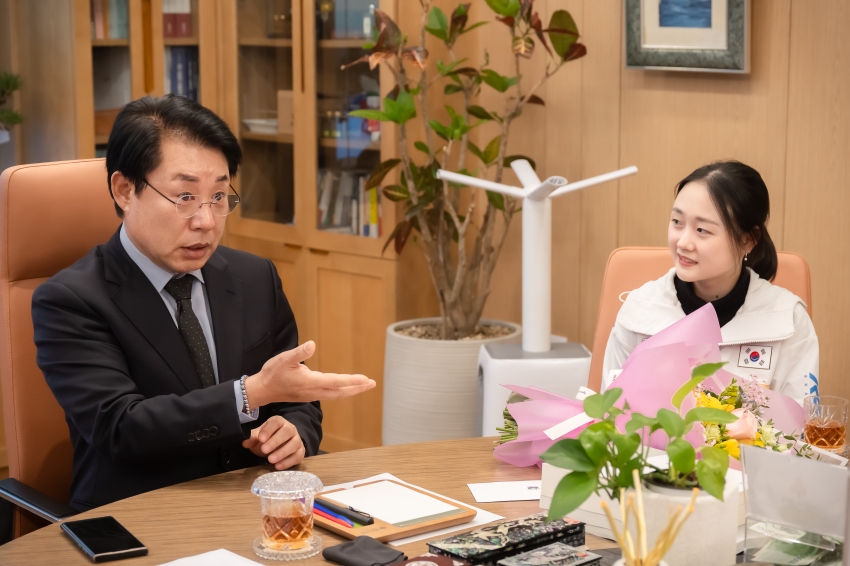 2025 하얼빈 동계 아시안게임 금메달 리스트 김채연 선수 격려 _14