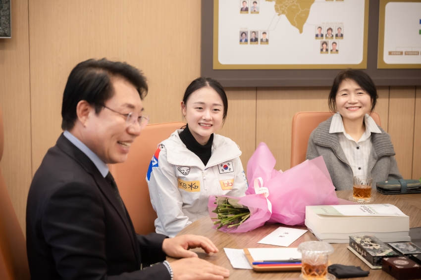 2025 하얼빈 동계 아시안게임 금메달 리스트 김채연 선수 격려 _15