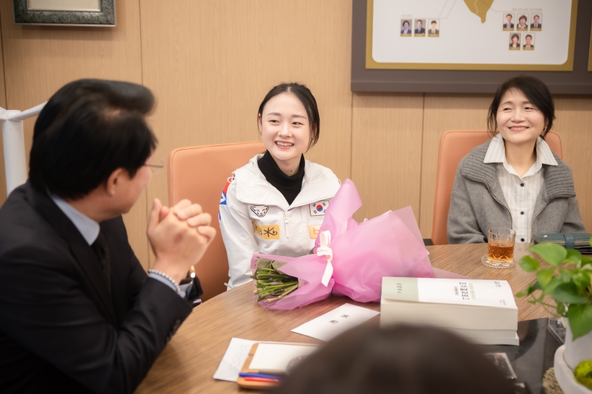 2025 하얼빈 동계 아시안게임 금메달 리스트 김채연 선수 격려 _17