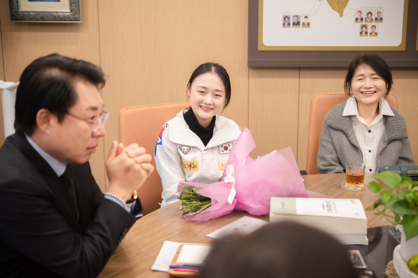 2025 하얼빈 동계 아시안게임 금메달 리스트 김채연 선수 격려 _18